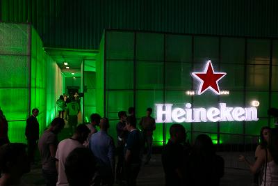 Heineken | Soluções em acrílico